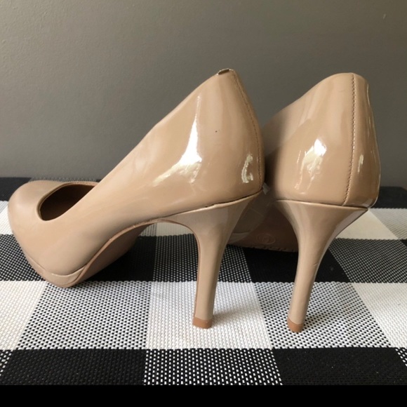 BRAND NEW! Nude heels, size 6 - Picture 2 of 3